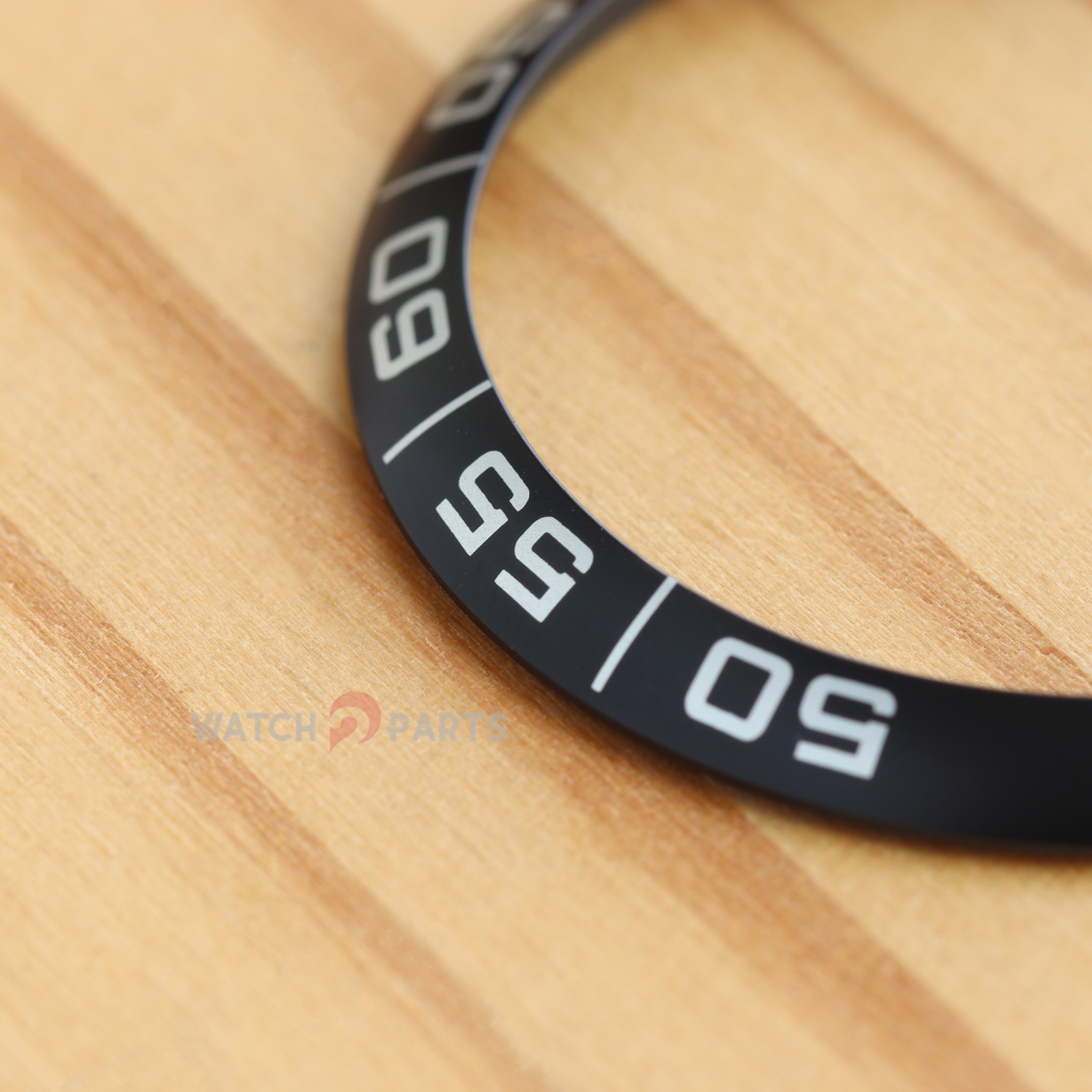 إطار ساعة من الألومنيوم لساعة  - مراجعة Omega Watch Constellation وسعره